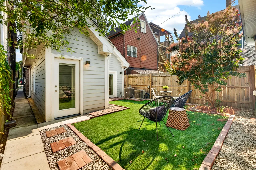 2534 West Haddon Avenue Chicago IL 60622