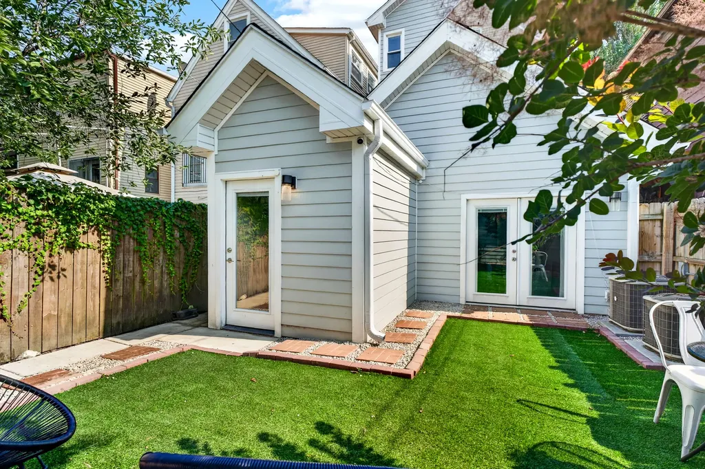 2534 West Haddon Avenue Chicago IL 60622