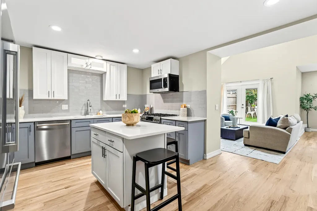 2534 West Haddon Avenue Chicago IL 60622