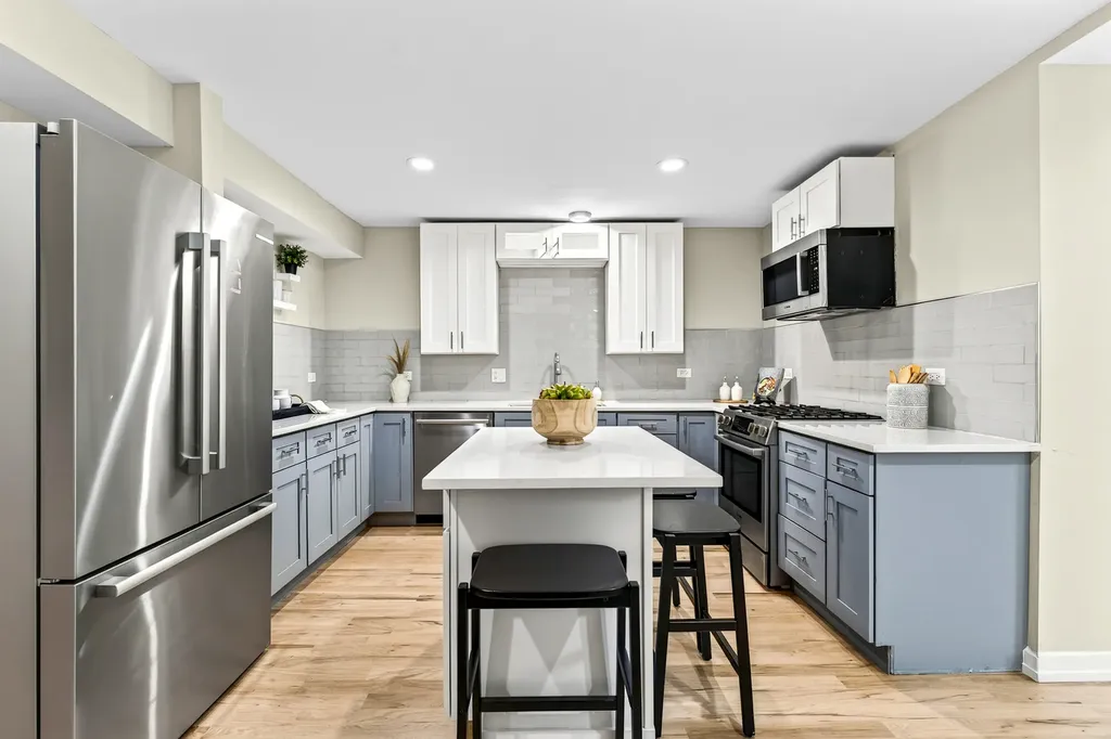 2534 West Haddon Avenue Chicago IL 60622