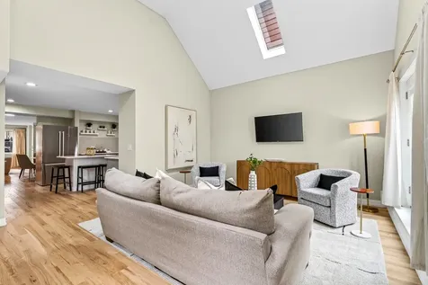 2534 West Haddon Avenue Chicago IL 60622