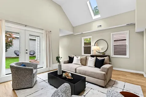 2534 West Haddon Avenue Chicago IL 60622