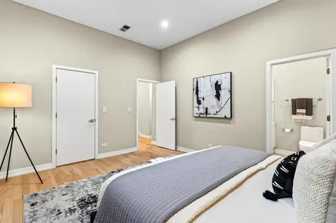 2534 West Haddon Avenue Chicago IL 60622