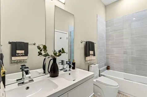 2534 West Haddon Avenue Chicago IL 60622