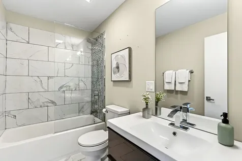2534 West Haddon Avenue Chicago IL 60622