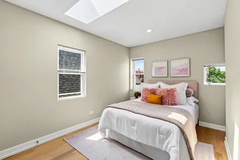 2534 West Haddon Avenue Chicago IL 60622
