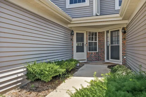 804 Spring Creek Court Elk Grove Village IL 60007