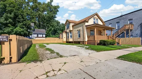 407 South Allin Street Bloomington IL 61701