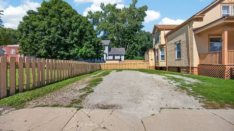 407 South Allin Street Bloomington IL 61701