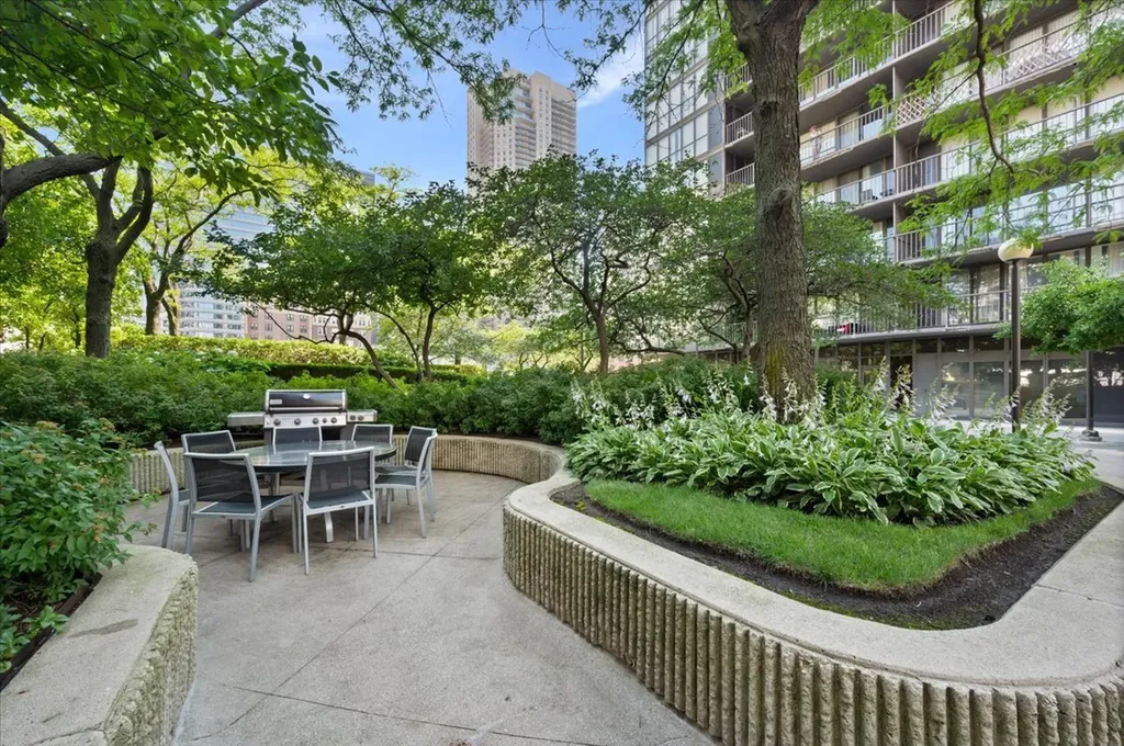 10 East Ontario Street Chicago IL 60611