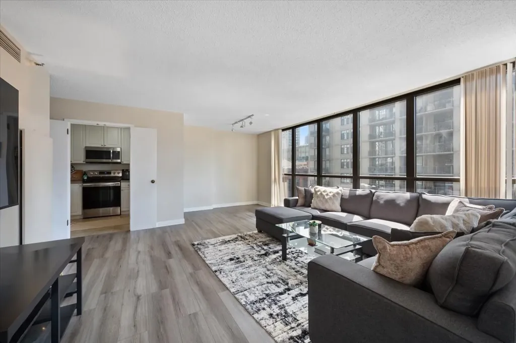 10 East Ontario Street Chicago IL 60611
