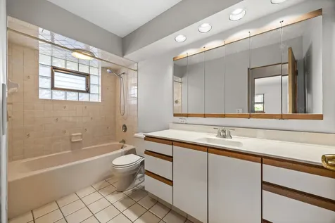 2922 Sunnyside Avenue Westchester IL 60154