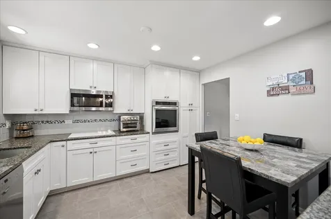 830 Woodhollow Lane Buffalo Grove IL 60089