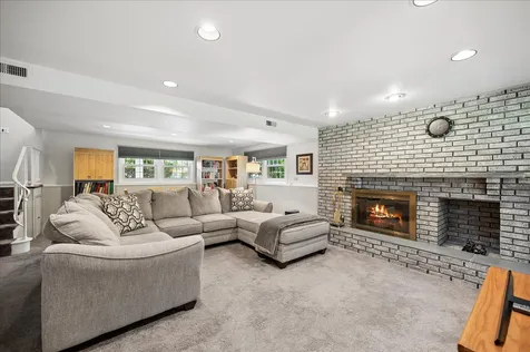 830 Woodhollow Lane Buffalo Grove IL 60089