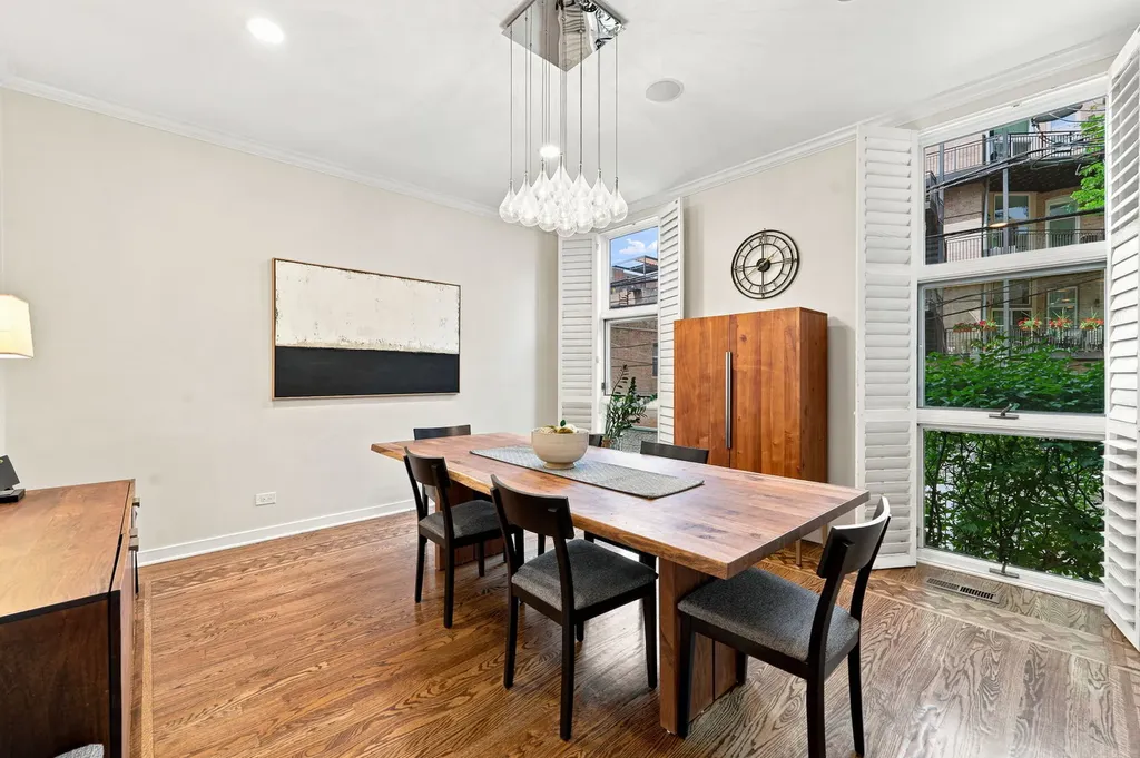 107 West Delaware Place Chicago IL 60610