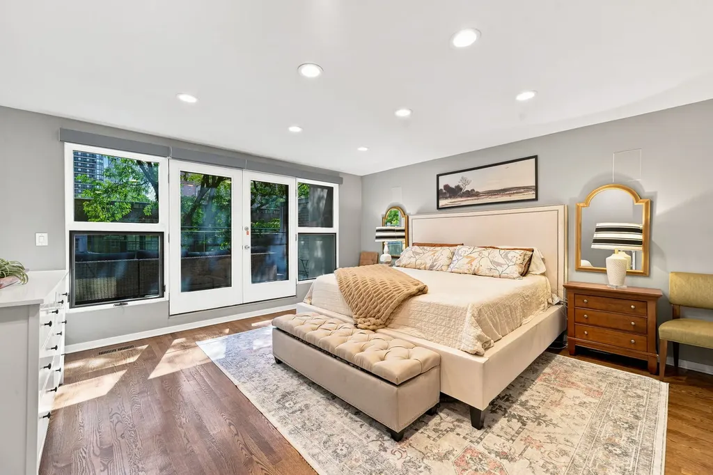 107 West Delaware Place Chicago IL 60610