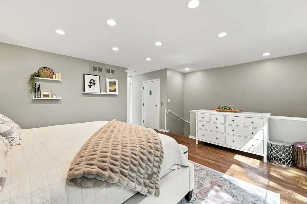107 West Delaware Place Chicago IL 60610