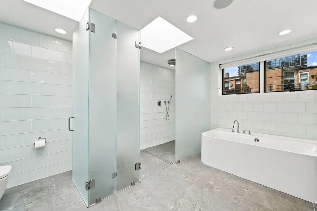 107 West Delaware Place Chicago IL 60610