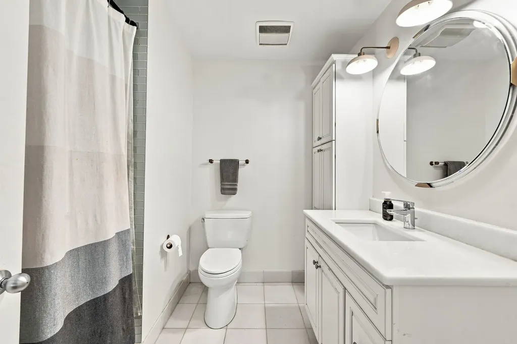 107 West Delaware Place Chicago IL 60610