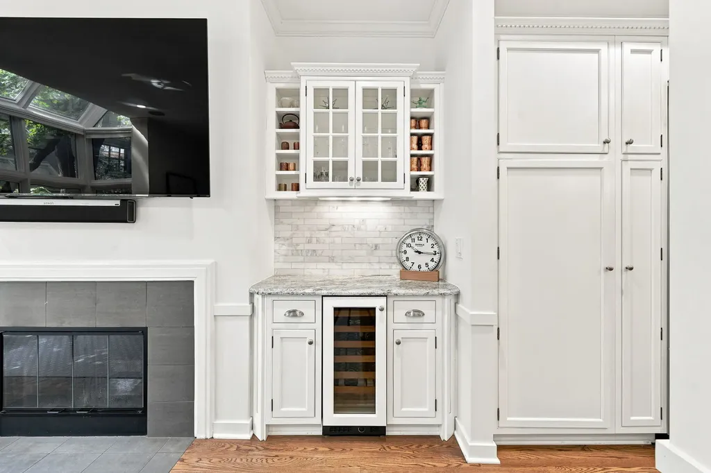 107 West Delaware Place Chicago IL 60610