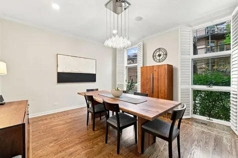 107 West Delaware Place Chicago IL 60610