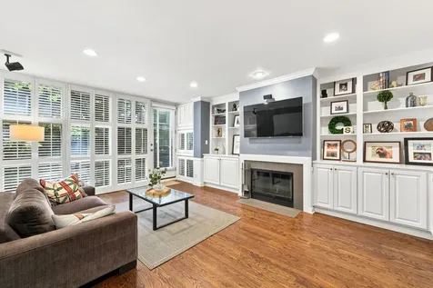 107 West Delaware Place Chicago IL 60610