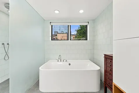 107 West Delaware Place Chicago IL 60610