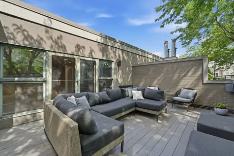 107 West Delaware Place Chicago IL 60610