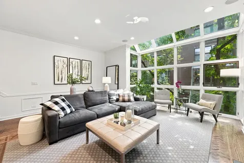 107 West Delaware Place Chicago IL 60610