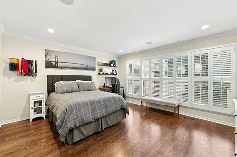 107 West Delaware Place Chicago IL 60610