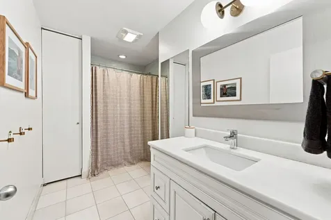 107 West Delaware Place Chicago IL 60610