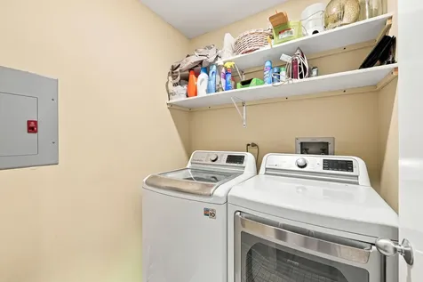 107 West Delaware Place Chicago IL 60610