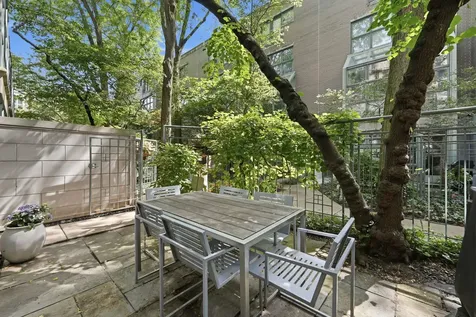 107 West Delaware Place Chicago IL 60610