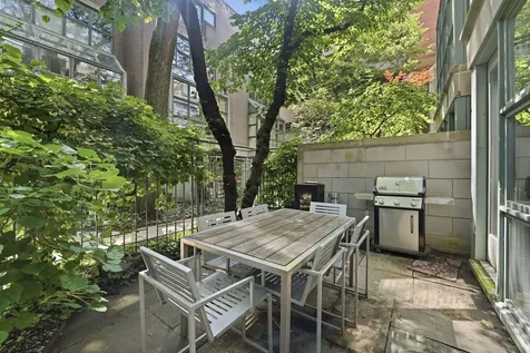 107 West Delaware Place Chicago IL 60610
