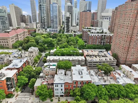 107 West Delaware Place Chicago IL 60610