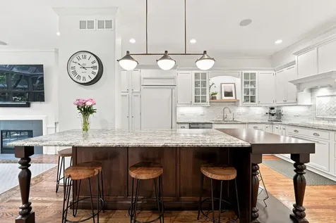 107 West Delaware Place Chicago IL 60610