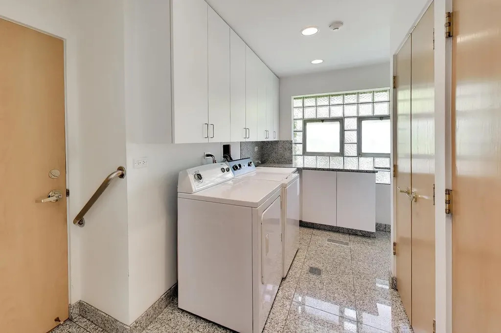 9139 Kedvale Avenue Skokie IL 60076