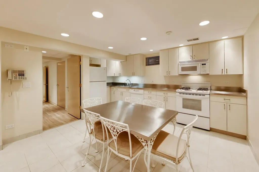9139 Kedvale Avenue Skokie IL 60076