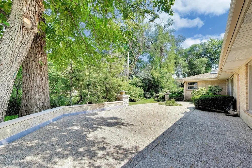 9139 Kedvale Avenue Skokie IL 60076
