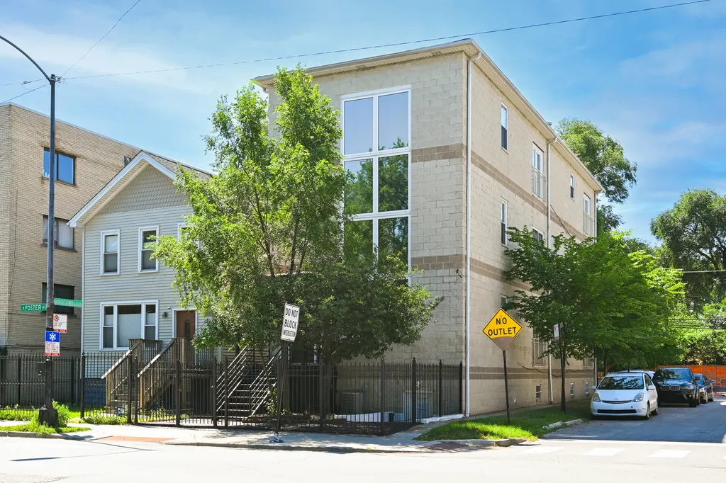 2539 West Foster Avenue Chicago IL 60625