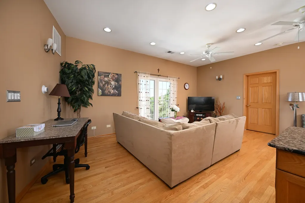 2539 West Foster Avenue Chicago IL 60625