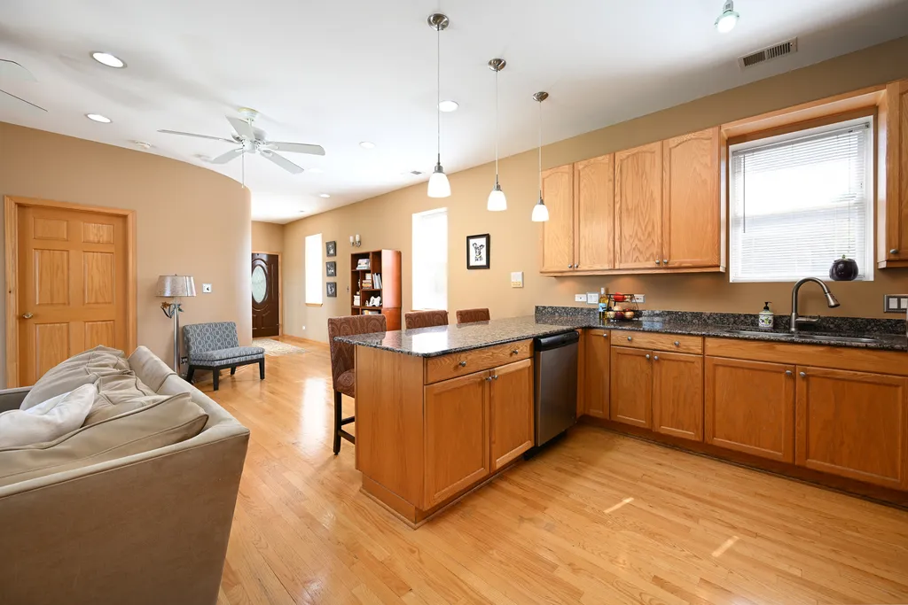 2539 West Foster Avenue Chicago IL 60625