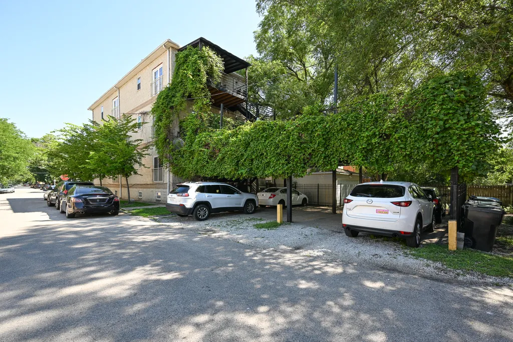 2539 West Foster Avenue Chicago IL 60625