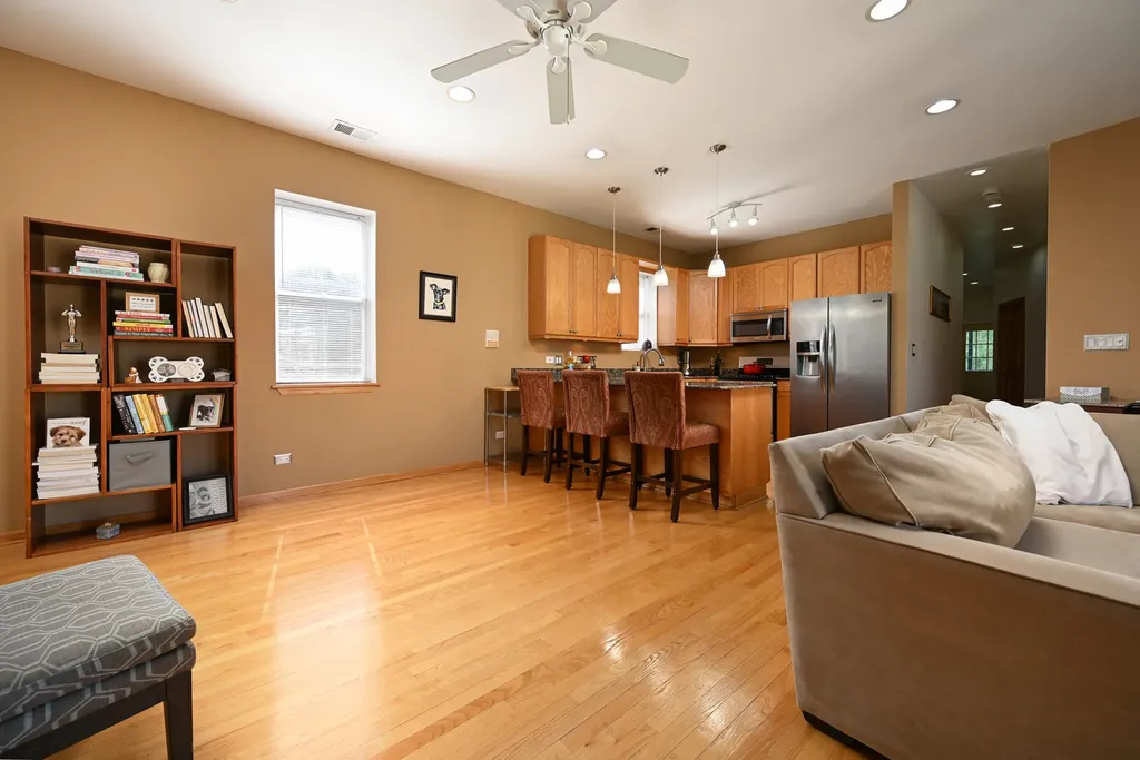 2539 West Foster Avenue Chicago IL 60625