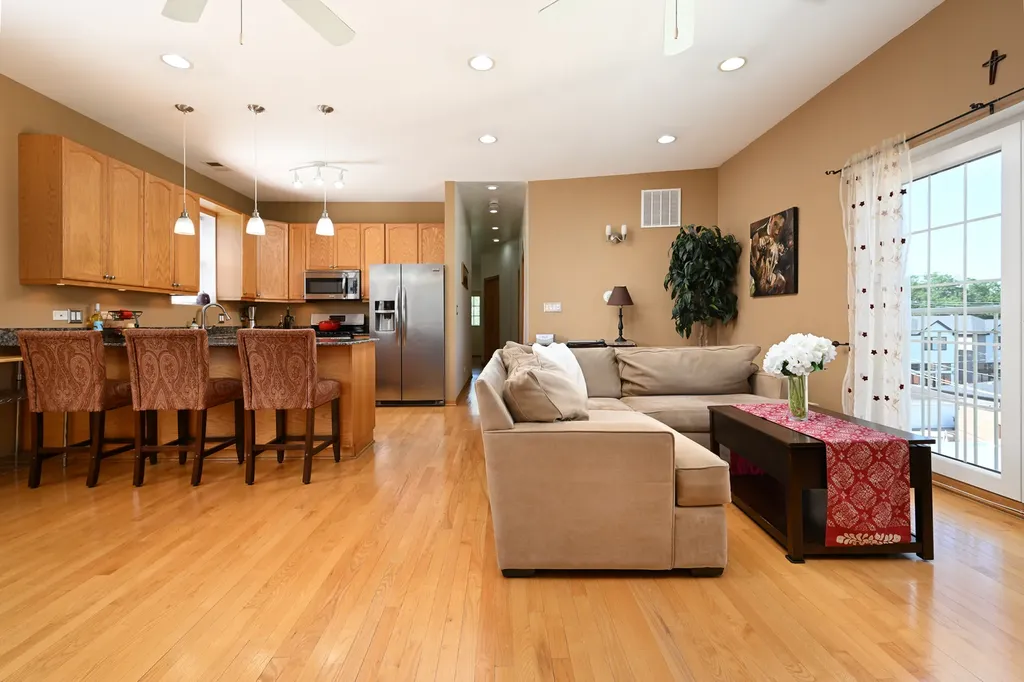 2539 West Foster Avenue Chicago IL 60625