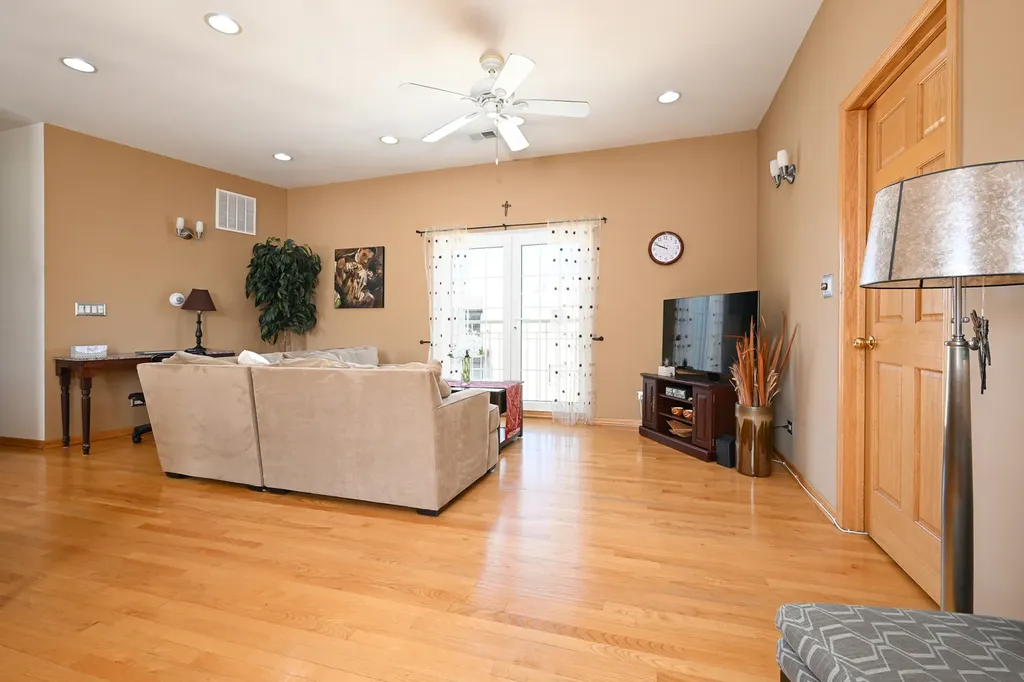 2539 West Foster Avenue Chicago IL 60625