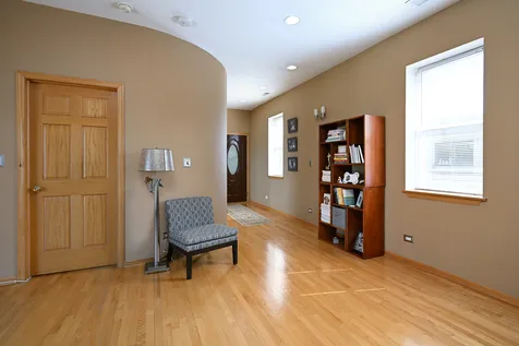 2539 West Foster Avenue Chicago IL 60625