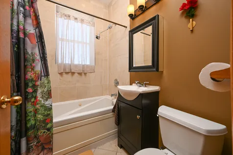 2539 West Foster Avenue Chicago IL 60625