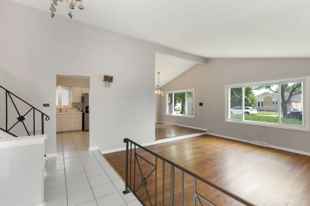 5302 Jarvis Avenue Skokie IL 60077