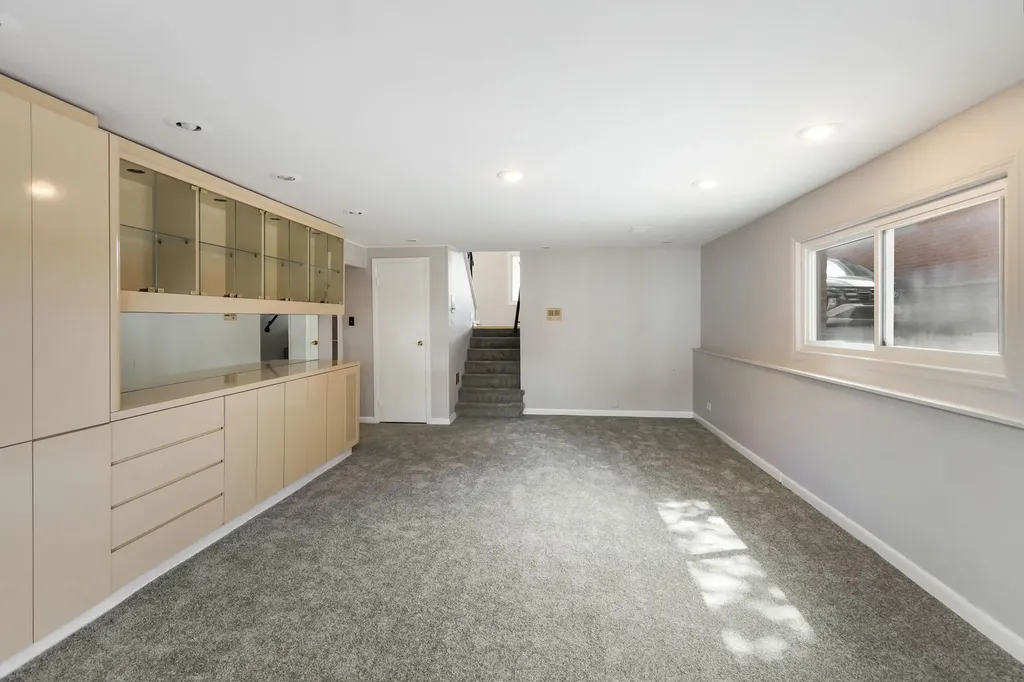 5302 Jarvis Avenue Skokie IL 60077